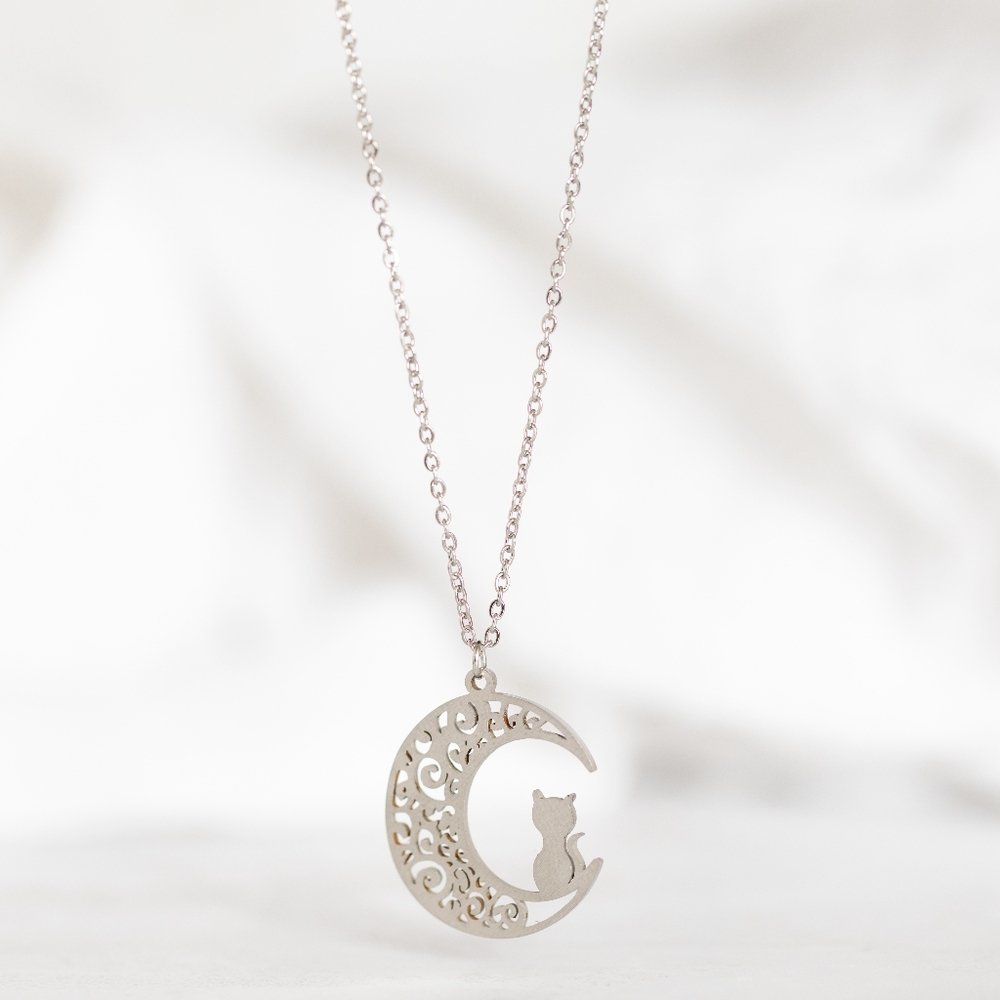 🔹️Sale🔹️2/$30 - Ornate Cat & Moon Necklace - Only 1 left! - Picture 4 of 6